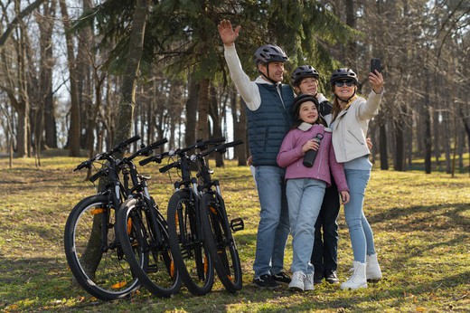 Consejos imprescindibles para disfrutar del ciclismo en familia