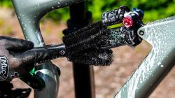 🔥 Kit 5 Cepillos Muc-Off Premium 🚴🧽 | Limpieza Total: Gancho Cassette + Profundidad + Suave + Doble Cabezal + Componentes/Ruedas