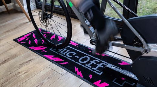 Alfombra Absorbente Muc-Off 2000x400 mm 🛡️🧼 | Protección Antideslizante Negro/Rosa para Taller y Hogar