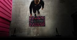 Alfombra Absorbente Muc-Off 600x900mm Negro/Rosa 🖤💖 | Protección y Limpieza para Taller y Bici 🚴♂️