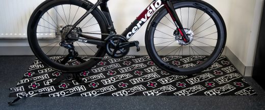 Alfombra Taller Muc-Off 2090x700 mm Negra 🖤 | Protección Profesional Antideslizante