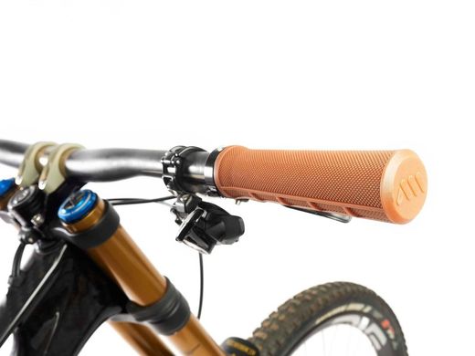 Puños para Bici AMS Berm Grips - Gum: Comodidad y Agarre Excepcional para tu Bicicleta