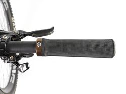 Puños Bici AMS Berm Grips - Red Bull Rampage Negros: Rendimiento Extremo y Estilo Exclusivo para tu Bicicleta