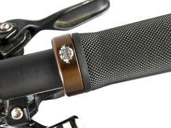 Puños Bici AMS Berm Grips - Red Bull Rampage Negros: Rendimiento Extremo y Estilo Exclusivo para tu Bicicleta