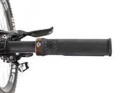 Puños para Bicicleta AMS Cero Grips - Red Bull Rampage Negros: Rendimiento Extremo con Estilo Exclusivo