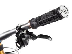 Puños para Bicicleta AMS Cero Grips - Red Bull Rampage Negros: Rendimiento Extremo con Estilo Exclusivo