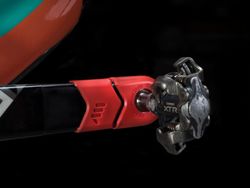 🔴🚴‍♂️  Protector de Manivela AMS Rojo – Protección y estilo en tu bicicleta