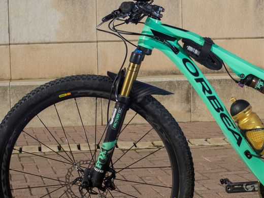 🚵‍♂️ Guardabarros AMS Mud Guard – Grey/Maze  🌀 Protección y estilo con un diseño enigmático