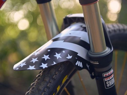 🚵‍♂️ Guardabarros AMS Mud Guard – Patriot White  🇺🇸 Protección y estilo con orgullo patriota