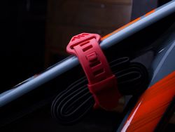 🔴🚴‍♂️ Correa AMS OS Strap Roja  – Estilo y resistencia en cada movimiento