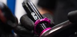 Arandela Ajuste Eje Pedalier Muc-Off ⚙️ para Bielas DUB 🚴‍♂️ | Aluminio Negro 🖤 | Precisión y Durabilidad 🔧✨