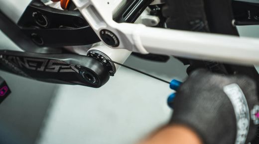 Arandela Ajuste Eje Pedalier Muc-Off ⚙️ para Bielas DUB 🚴‍♂️ | Aluminio Negro 🖤 | Precisión y Durabilidad 🔧✨