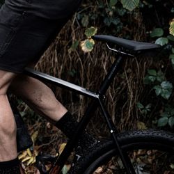 🚴‍♂️ Sillín Gravel Fizik Argo Terra X3 Negro 160mm Comodidad, Estabilidad y Rendimiento para Aventuras Gravel