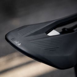 🚴‍♂️ Sillín de Carretera Fizik Vento Argo R3 Negro 150mm Comodidad, Estabilidad y Rendimiento en Cada Salida