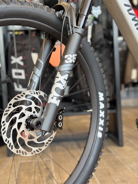 ⚡🚵‍♂️ Bicicleta AMFLOW PL CARBON (800 Wh) | Ligereza, Potencia y Autonomía para el MTB Eléctrico de Nueva Generación 🔥💎