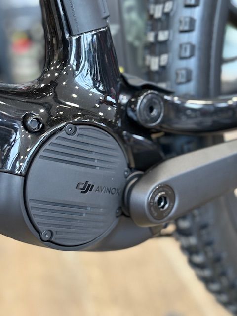 ⚡🚵‍♂️ Bicicleta AMFLOW PL CARBON PRO (800 Wh) | Ligereza, Potencia y Tecnología Premium en una e-MTB de Alto Rendimiento 🔥💎