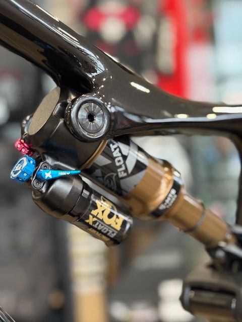 ⚡🚵‍♂️ Bicicleta AMFLOW PL CARBON PRO (800 Wh) | Ligereza, Potencia y Tecnología Premium en una e-MTB de Alto Rendimiento 🔥💎