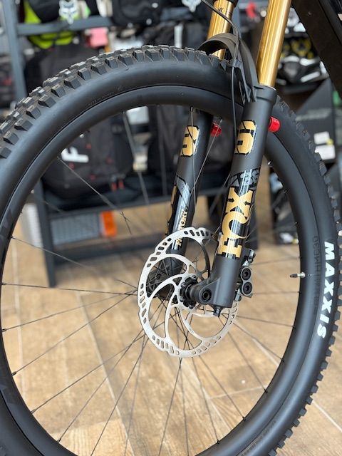 ⚡🚵‍♂️ Bicicleta AMFLOW PL CARBON PRO (800 Wh) | Ligereza, Potencia y Tecnología Premium en una e-MTB de Alto Rendimiento 🔥💎