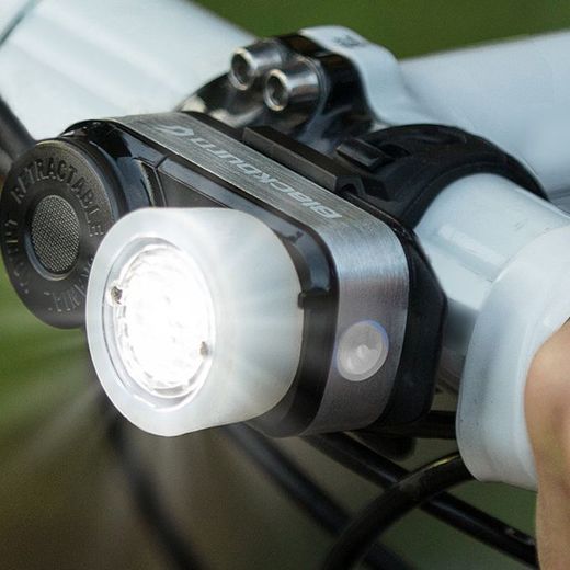 🚴‍♂️💡 Luz Delantera Blackburn Outpost  – Potencia y Seguridad en Cada Ruta 🌙