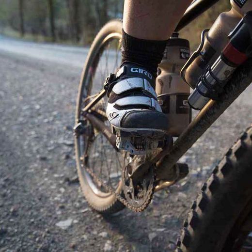 🖤🚴‍♂️ Portabidón Blackburn de Aluminio Negro  💧 Ligero, resistente y seguro para cada salida