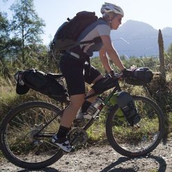 🖤🚴‍♂️ Portabidón Blackburn de Aluminio Negro  💧 Ligero, resistente y seguro para cada salida