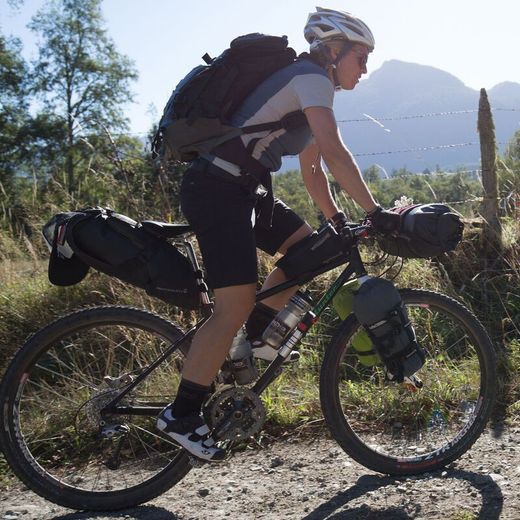 🖤🚴‍♂️ Portabidón Blackburn de Aluminio Negro  💧 Ligero, resistente y seguro para cada salida