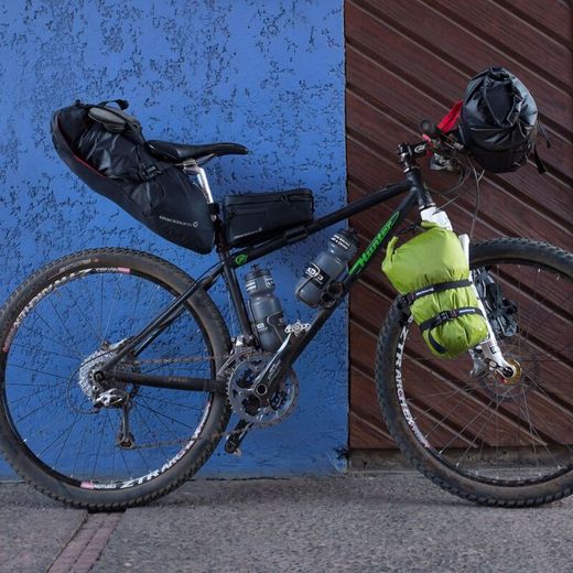 🖤🚴‍♂️ Portabidón Blackburn de Aluminio Negro  💧 Ligero, resistente y seguro para cada salida