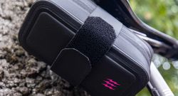 🎒🚴‍♂️ Bolsa de Sillín Muc-Off 0.7L Negra | Compacta, Impermeable y Resistente para MTB y Ruta 🔧💦✨