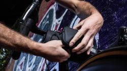 🚴‍♂️ Bolsa Manillar Muc-Off Explorer 2.4L Impermeable Negra 🖤 | Resistente, Compacta y 100% Estanca 🌧️