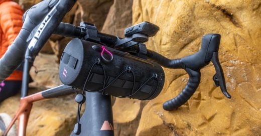 🚴‍♂️ Bolsa Manillar Muc-Off Explorer 2.4L Impermeable Negra 🖤 | Resistente, Compacta y 100% Estanca 🌧️