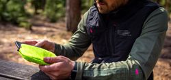 📱 Bolsa Smartphone Muc-Off Essentials Impermeable Hi-Vis 🟡 Protección Total y Alta Visibilidad 🌧️🚴‍♂️