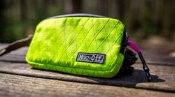 📱 Bolsa Smartphone Muc-Off Essentials Impermeable Hi-Vis 🟡 Protección Total y Alta Visibilidad 🌧️🚴‍♂️