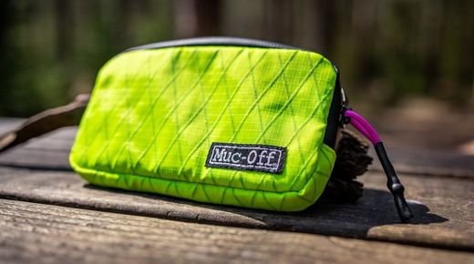 📱 Bolsa Smartphone Muc-Off Essentials Impermeable Hi-Vis 🟡 Protección Total y Alta Visibilidad 🌧️🚴‍♂️