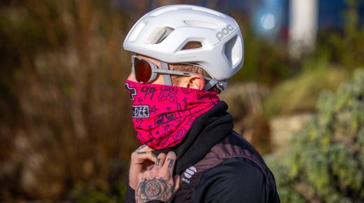🚴‍♀️❄️ Braga Multifuncional Muc-Off Invierno Rosa Punk 🎀🧣 | Protección Térmica y Estilo Punk 🚴‍♀️❄️🔥