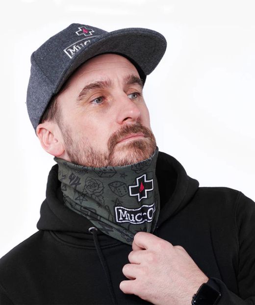 😎🔥 Braga Multifuncional Muc-Off Transpirable Verde Punk 💚🖤 | Protección Ligera y Estilo Rebelde 😎🚴‍♂️