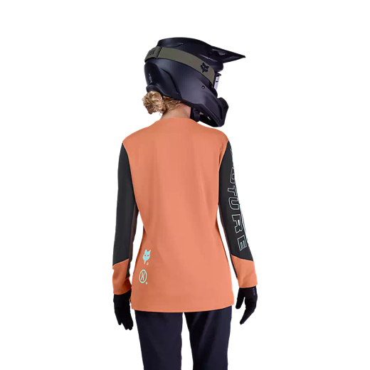 🦊💪 Camiseta de Manga Larga FOX Defend Elevated Mujer  | Resistencia y Comodidad MTB Coral