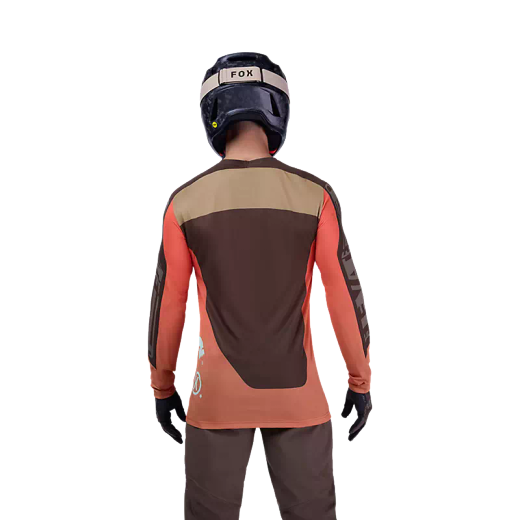 🚵‍♂️👕 Camiseta de Manga Larga Fox Flexair Elevated – Ligereza, Comodidad y Rendimiento  Color Marrón Cacao 🍫🌿