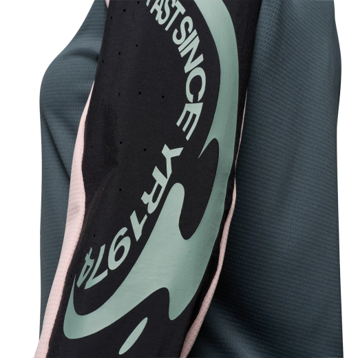 👕🔥 Camiseta Fox Defend Creation Mujer Manga Larga – Resistencia, Protección y Rendimiento para MTB