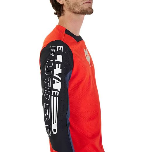 🔥 Camiseta Fox Defend Elevated – Resistencia y Estilo para el MTB (Rojo Fluorescente) 🔥