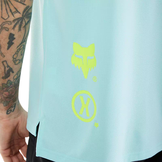 🚵‍♂️👕 Camiseta Fox Elevated Defend Manga Corta – Comodidad y Resistencia para MTB y Outdoor