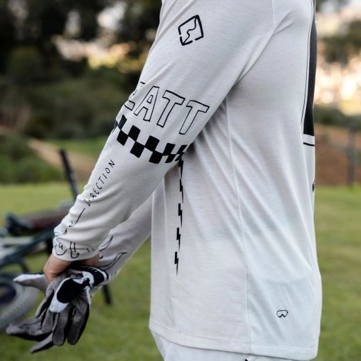 🤍🚵‍♀️ Camiseta Leatt MTB Gravity 3.0 Manga Larga Blanco Cream – Estilo limpio, rendimiento total 💨🔥