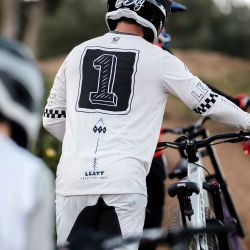 🤍🚵‍♀️ Camiseta Leatt MTB Gravity 3.0 Manga Larga Blanco Cream – Estilo limpio, rendimiento total 💨🔥
