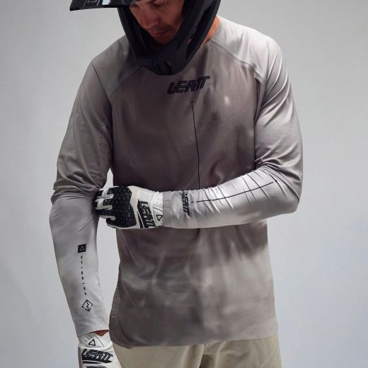 ⚙️🚵‍♂️ Camiseta Leatt MTB Gravity 5.0 Gris Granite – Máximo rendimiento con estilo y protección 💨🔥