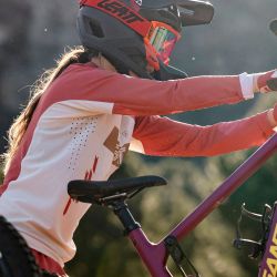 ❤️🚵‍♀️ Camiseta Leatt MTB Gravity 5.0 Mujer Rojo Race – Rendimiento, estilo y velocidad sin límites ⚡🔥