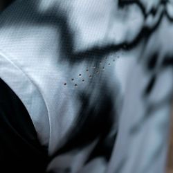 ⚪🔥 Camiseta Leatt MTB Gravity 8.0 Blanco Heatmap – Máximo rendimiento con estilo de competición 🚵‍♂️💨