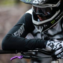 ⚪🔥 Camiseta Leatt MTB Gravity 8.0 Blanco Heatmap – Máximo rendimiento con estilo de competición 🚵‍♂️💨