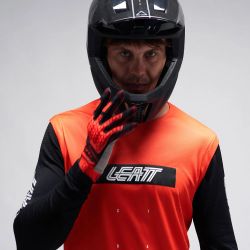 🔴🏁 Camiseta Leatt MTB Gravity 8.0 Rojo Race – Velocidad, estilo y control total en cada descenso 🚵‍♂️💨
