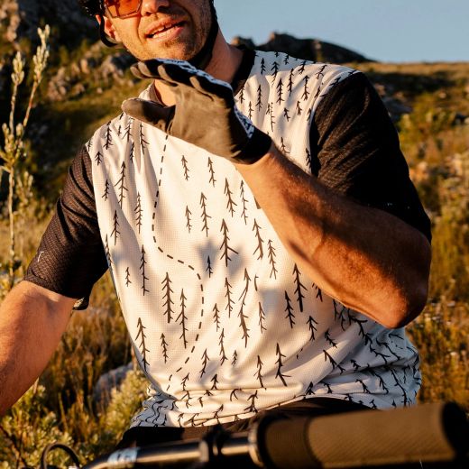 ⚪🚵‍♂️ Camiseta Leatt MTB Trail 3.0 Blanco Trails | Confort y estilo en cada ruta 🌄✨