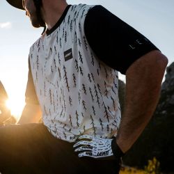 ⚪🚵‍♂️ Camiseta Leatt MTB Trail 3.0 Blanco Trails | Confort y estilo en cada ruta 🌄✨
