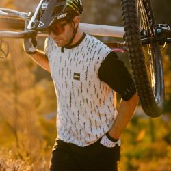 ⚪🚵‍♂️ Camiseta Leatt MTB Trail 3.0 Blanco Trails | Confort y estilo en cada ruta 🌄✨